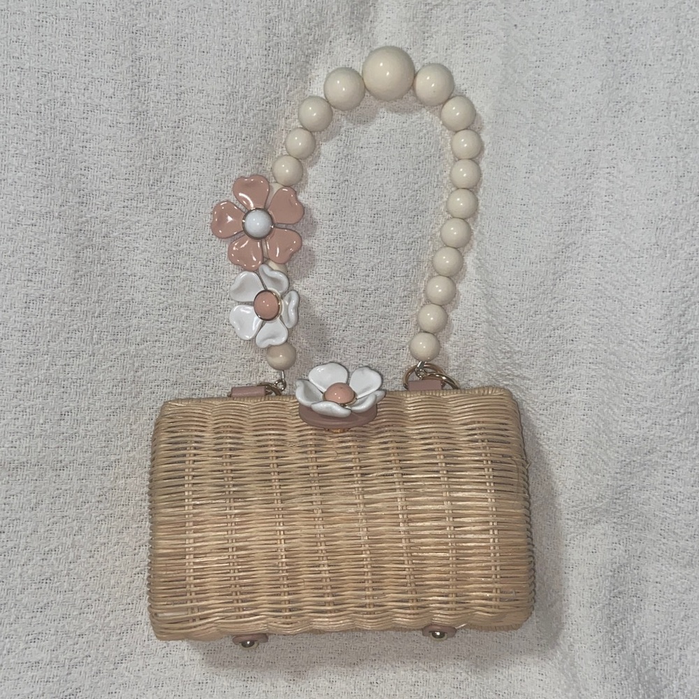 Nwot BTB Page Floral Clutch - Picture 1 of 12